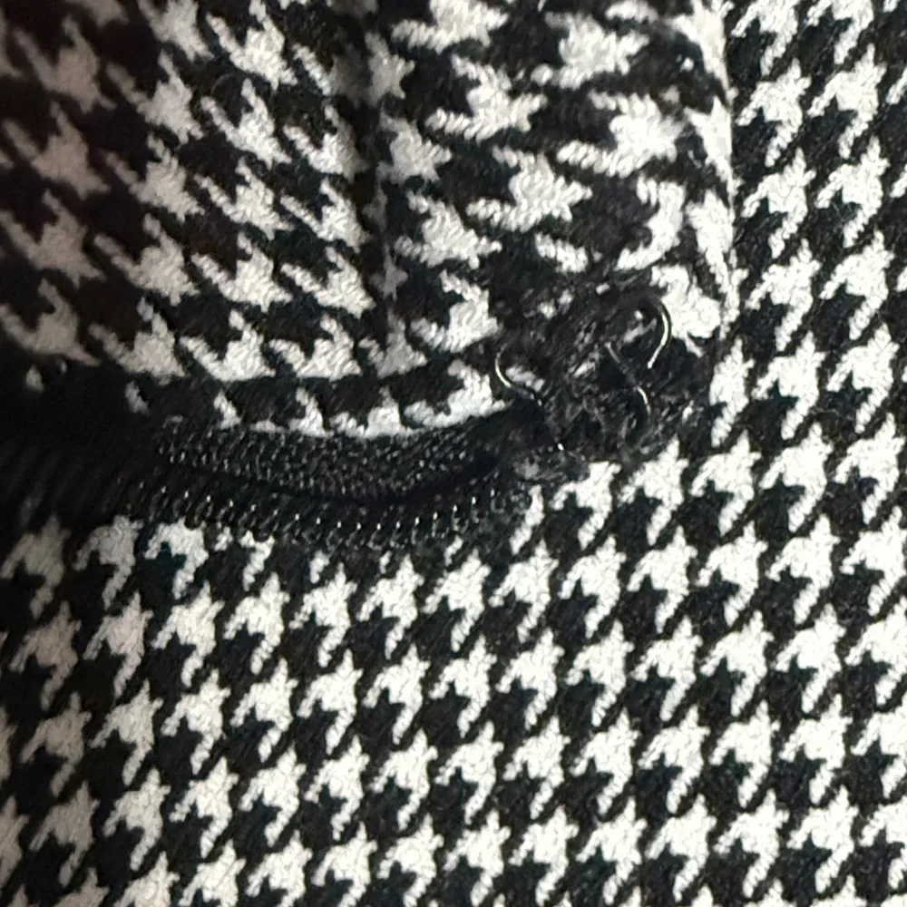 H&M Black and White Houndstooth Skirt - Picture 7 of 8